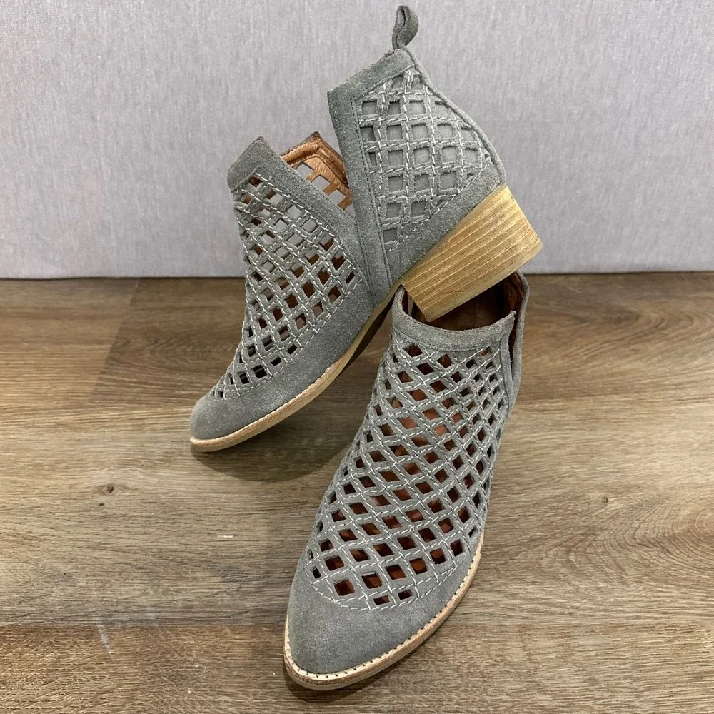 Jeffrey Campbell Taggart Ankle Boots Grey Suede Laser‎ Cut Block Heel Size 8